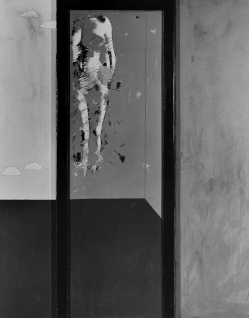 1964<br>La camera rossa (particolare della porta)<br>collage fotografico e smalto industriale su tavola<br>cm 160x130