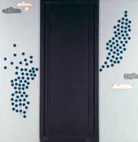 1965<br>Armadio con cielo<br>Smalto industriale, pennarello, anta di armadio ricostruita su tavola<br>cm 170x170