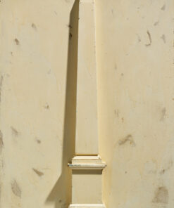 1963<br>'Obelisco'<br>smalto industriale e obelisco in legno su tavola<br>cm 115x90