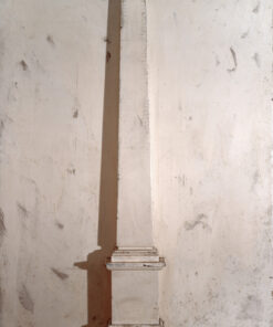 1963<br>'Obelisco'<br>smalto industriale e obelisco in legno su tavola<br>cm 115x85