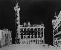 1976<br>Piazza d'Italia<br>pittura industriale, smalto alla anilina, fotografia emulsionata su tela<br>cm 80x100