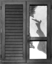 1977<br>' Persiana con cielo '<br>smalto industriale, tempera, anta di persiana, anta con maniglia, cardini, telaio di legno su tavola<br>cm 100x80x4,5