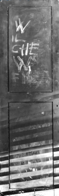 1979 (1964) 9-9<br>Duckrew Youg<br>Caro papà se tu venissi a mancare<br>anta di porta dipinta a tempera<br>cm 148x47