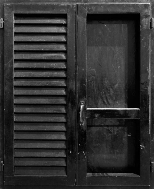 1972<br>Persiana nera, dedicata a Tano Festa<br>smalto industriale, anta di persiana, anta con maniglia, cardini, telaio di legno su tavola<br>cm 100x80