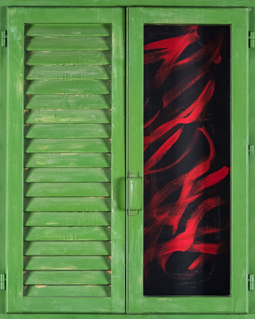 1985<br>smalto industriale, tempera, anta di persiana, anta con maniglia, cardini, telaio di legno su tavola<br> cm 100x80x4,5